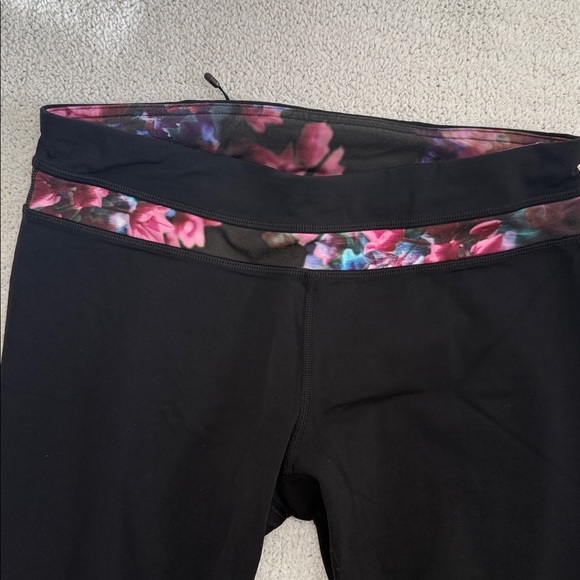 Lululemon Crop Bottoms - Picture 2 of 4